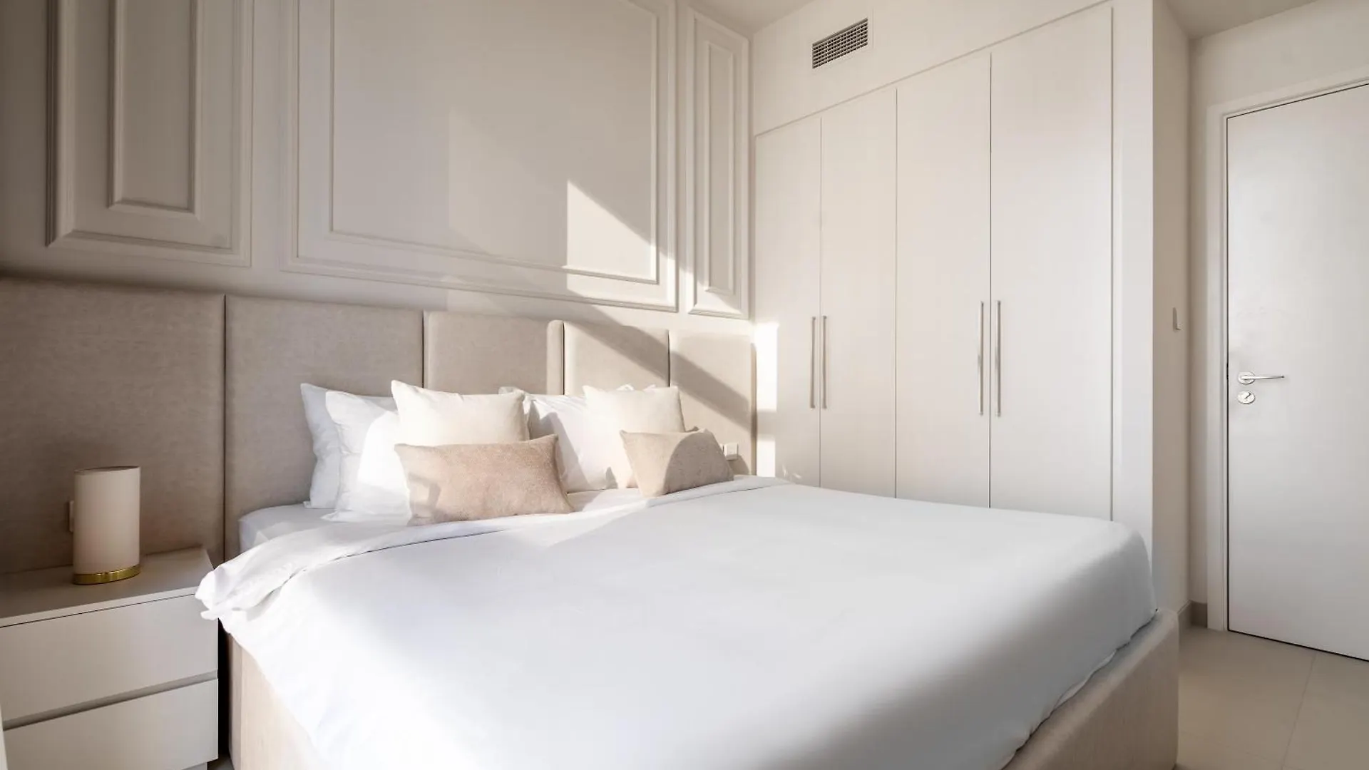 Apartment Dubai Luxe Stay Burj Khalifa Views & Mall Access