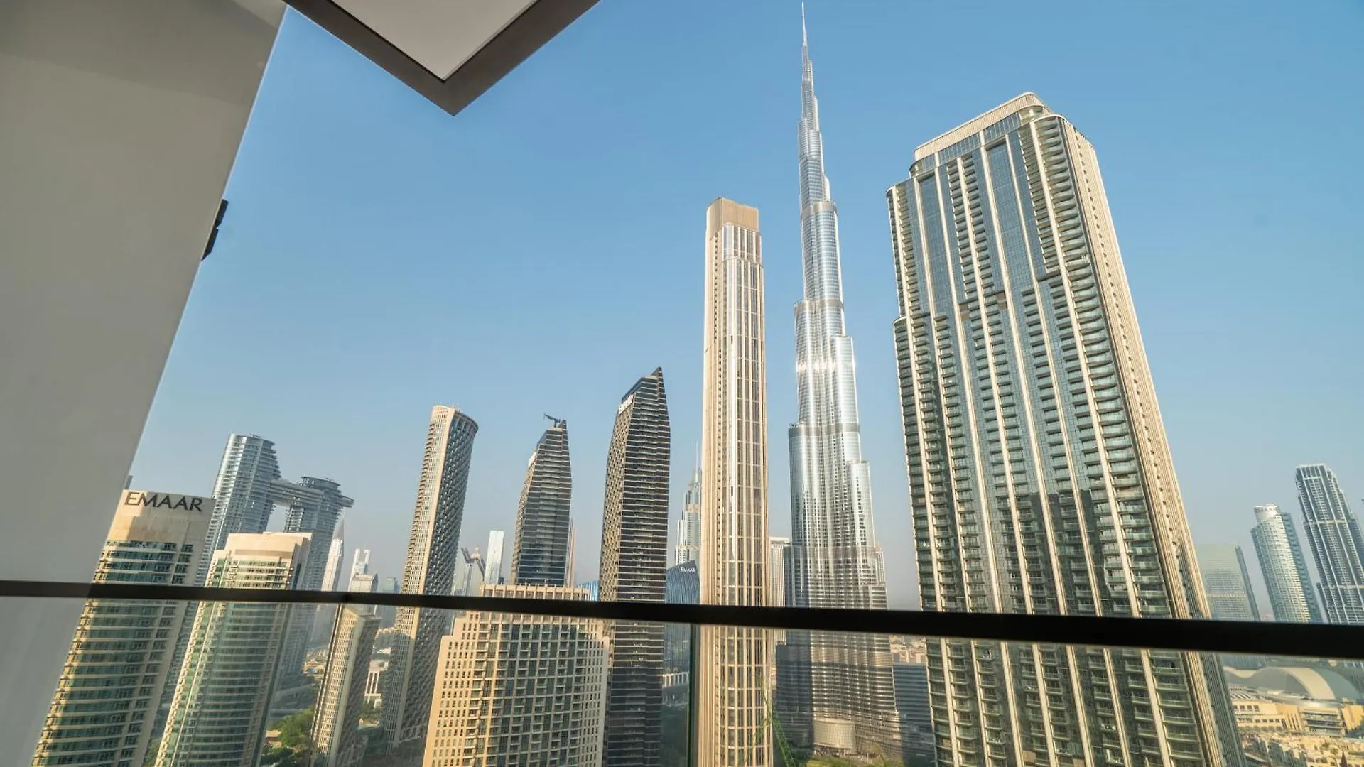 Dubai Luxe Stay Burj Khalifa Views & Mall Access Apartment