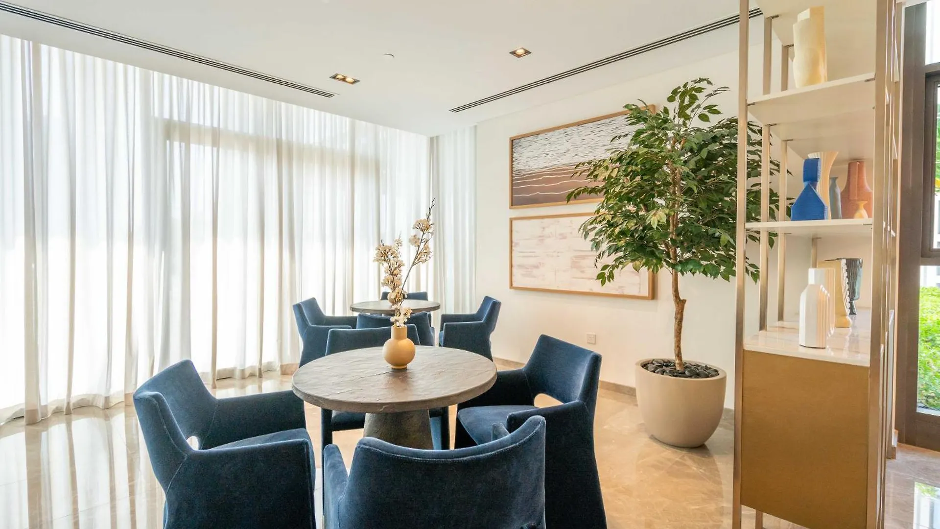 Dubai Luxe Stay Burj Khalifa Views & Mall Access Apartment