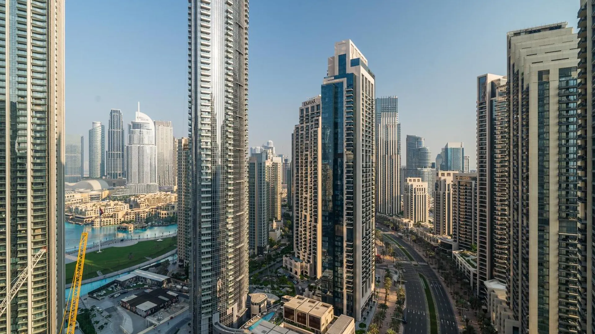 Apartment Dubai Luxe Stay Burj Khalifa Views & Mall Access United Arab Emirates